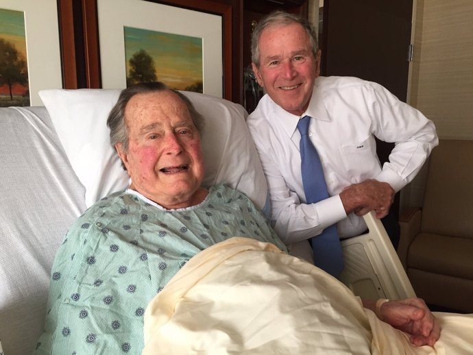 George H.W. Bush y su hijo, George W. Bush