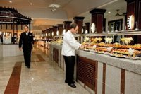 La FEHM recuerda que los hoteles que suben de categoría "ya incrementan sus plantillas y los salarios" según el convenio