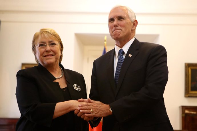 Michelle Bachelet y Mike Pence