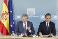 El Gobierno subraya que Dastis se pagó sus gastos en vacaciones y que es normal que un embajador le reciba