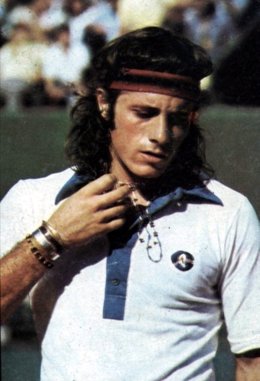 Guillermo Vilas en un partido (1975). Uno de los mejores deportistas argentinos