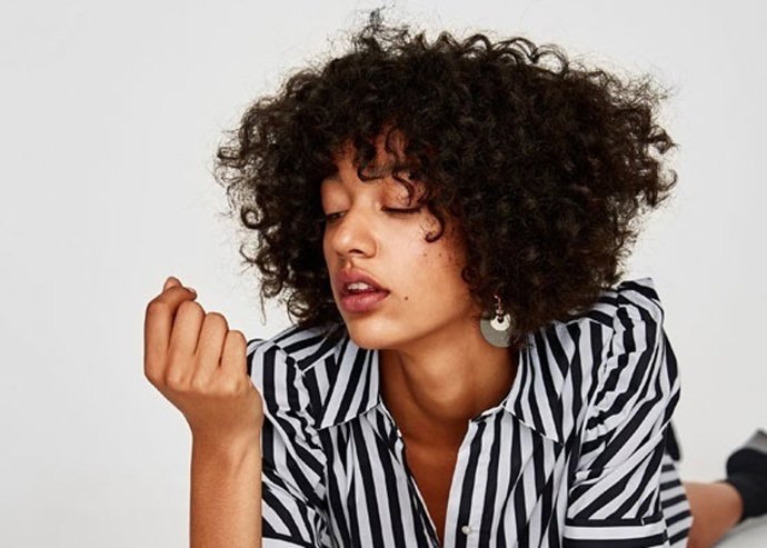 Así es como Zara quiere que lleves los vestidos camiseros