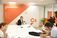 Ciudadanos defiende el nuevo protocolo del Parlament catalán que prohíbe entrar a policías armados
