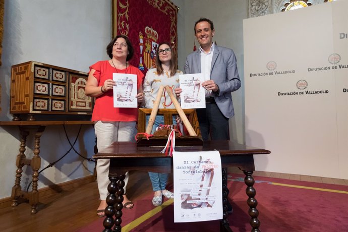 Acto de presentación del XI Certamen de Danzas de Palos. 