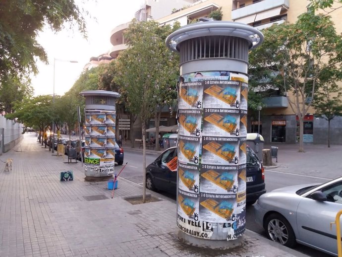 Carteles de la campaña en contra del referéndum.