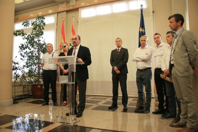 Lambán presenta el proyecto del grupo Pini en Binéfar.