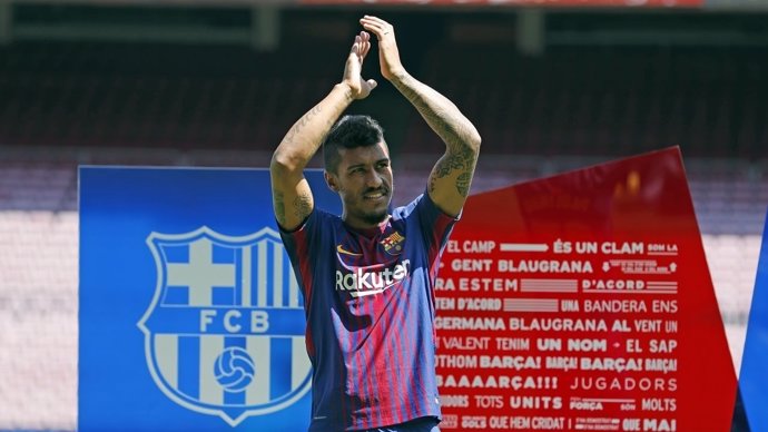 El jugador del FC Barcelona Paulinho, en su presentación en el Camp Nou