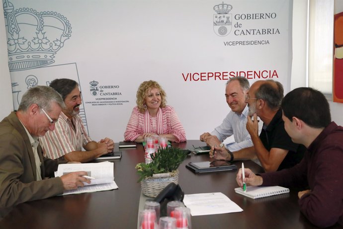 Díaz Tezanos se reúne con representantes de las mesas movilidad