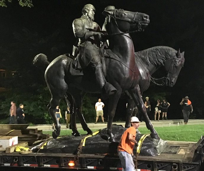 Estatua de Robert E. Lee en Baltimore