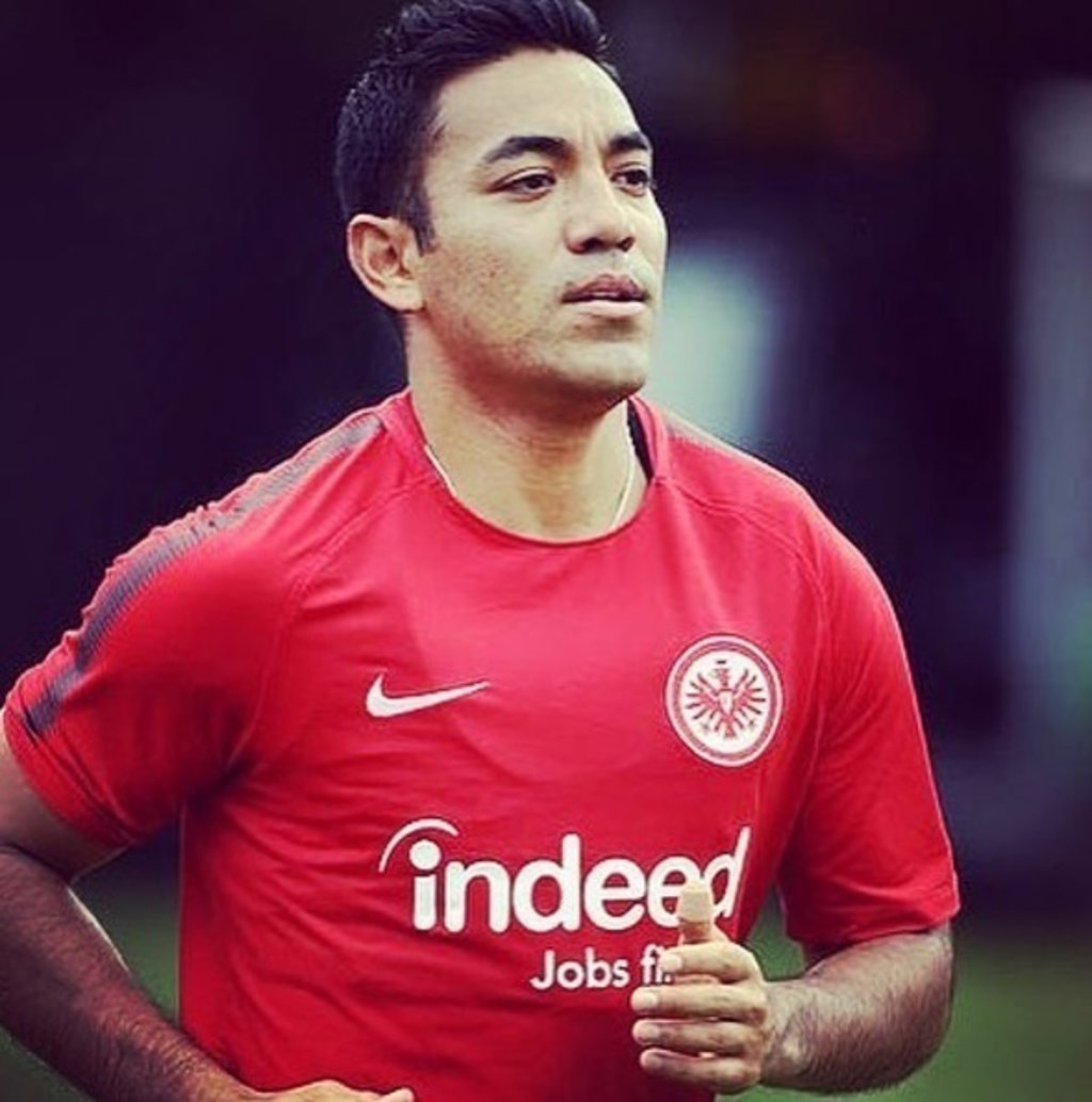 El futbolista mexicano Marco Fabián, de baja hasta el próximo año por