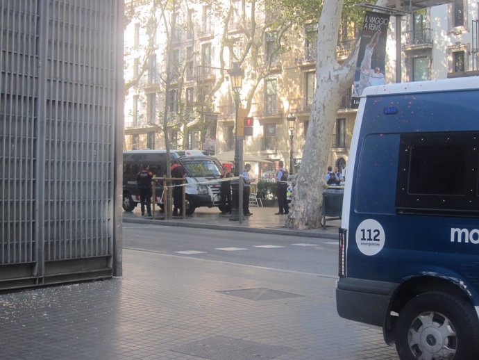 Mossos en La Rambla               