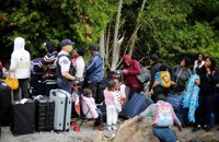 Canadá alerta del "insostenible" aumento de los solicitantes de asilo que cruzan la frontera desde EEUU