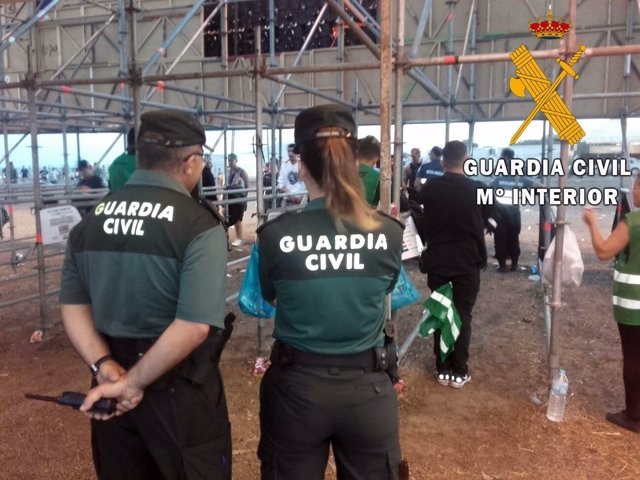 Agentes de la Guardia Civil en el Festival Dreambeach, de Villaricos (Almería)
