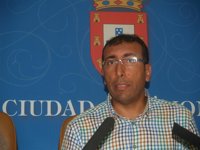 Líder de oposición de Ceuta llama a musulmanes "a un paso al frente" contra el terrorismo
