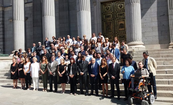 Minuto de silencio en el Congreso de los Diputados por las víctimas de Barcelona