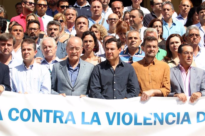 Maíllo en el minuto de silencio en Málaga tras atentado terrorista 