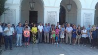 Atentado.- Más de un centenar de personas guarda en Mérida cinco minutos de silencio por los atentados en Cataluña