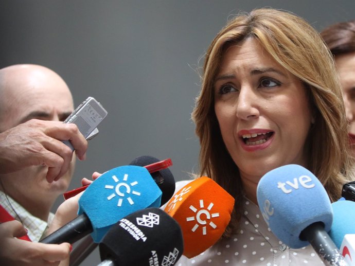 Susana Díaz atiende a los medios en el Palacio de San Telmo