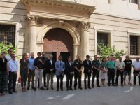 La sociedad murciana muestra su repulsa a los atentados de Barcelona con un minuto de silencio