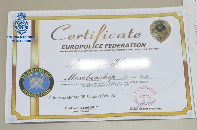 La Policía Nacional detiene a un ciudadano por su pasaporte de "fantasía"