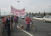 A Contramano lamenta "los 25 años de espera" por la instalación de la pasarela ciclista en Tablada (Sevilla)