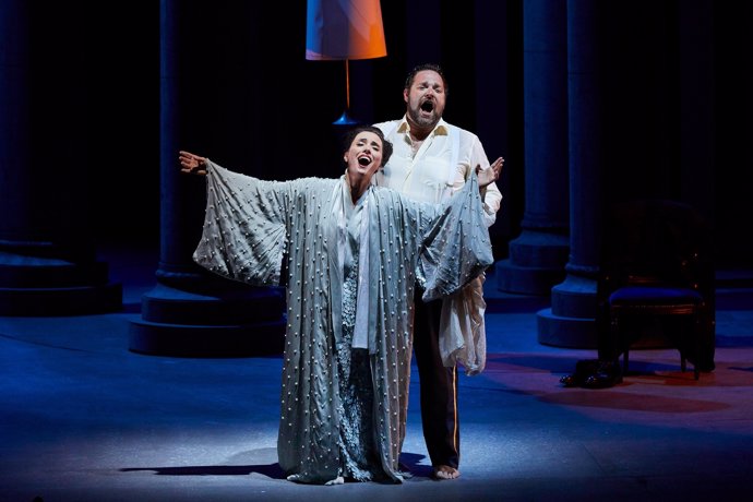Actors durant la puseta en escena de l'òpera Madama Butterfly a Catalunya.