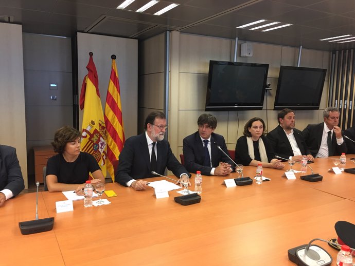 Rajoy i Puigdemont en la reunió del comitè de crisi 