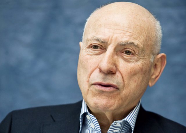 Alan Arkin se suma al reparto del Dumbo de Tim Burton