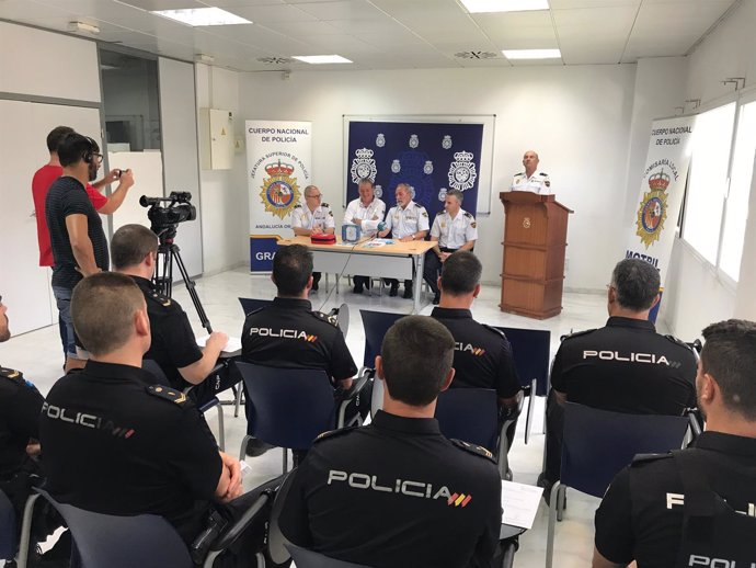 Autoridad Portuaria de Motril (Granada) dona a la Policía un desfibrilador