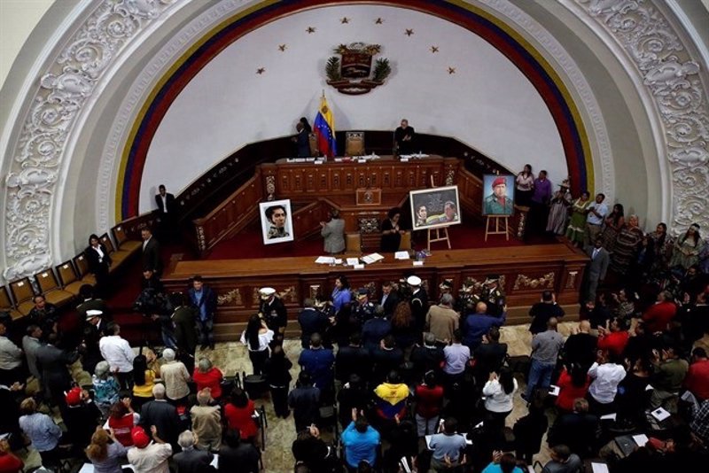 La Asamblea Constituyente asume por decreto las ...