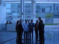 Los Reyes visitan a los heridos en el Hospital del Mar