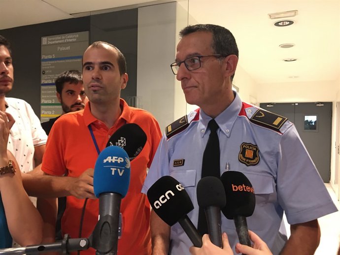 El portaveu dels Mossos Albert Oliva en una atenció als mitjans