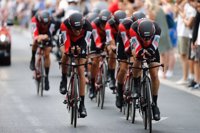 El BMC se lleva la crono y viste a Rohan Dennis como primer líder de La Vuelta