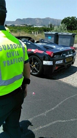 DETENIDO UN VEHÍCULO A GRAN VELOCIDAD