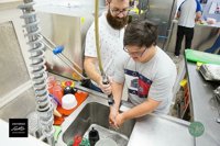 La plantilla del restaurante Universo Santi combina superación y alta cocina