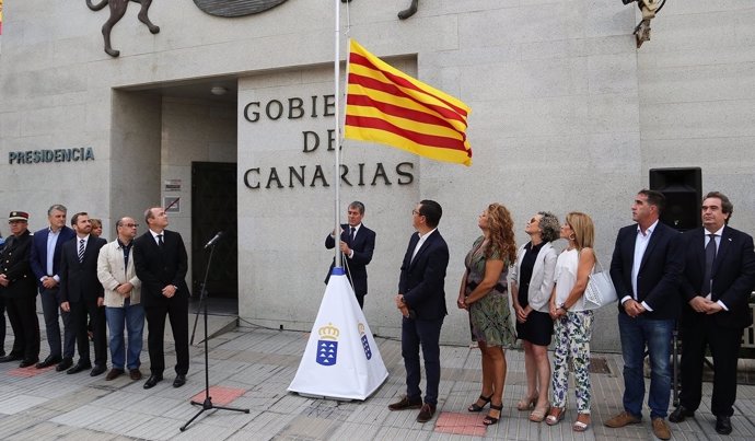 Izado de la bandera de Cataluña en Las Palmas de Gran Canaria