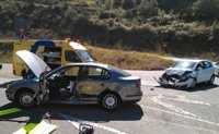 Un herido leve en un accidente entre dos turismos en Pravia