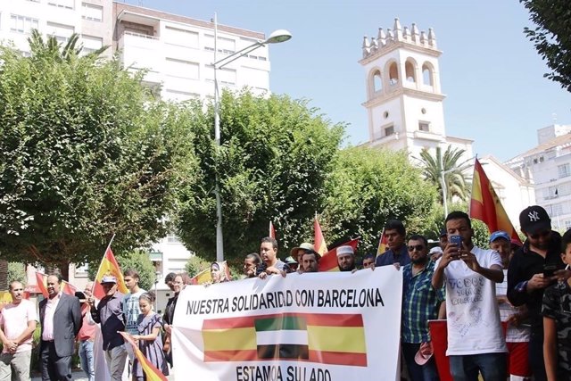 Musulmanes se manifiestan en Badajoz por la paz y la convivencia