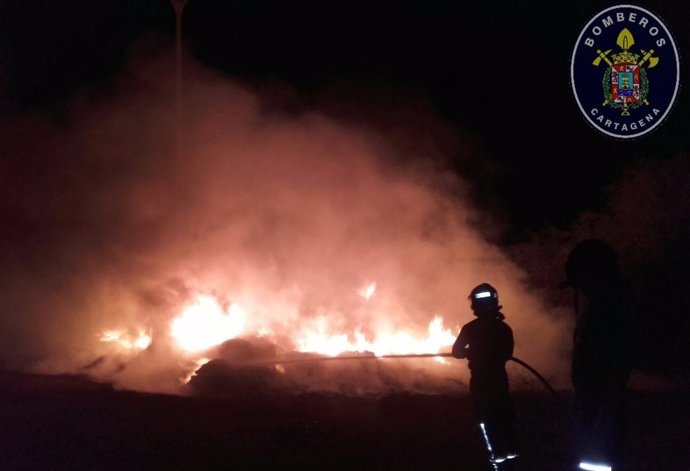 Incendio en mangueras agrícolas en San Ginés de la Jara