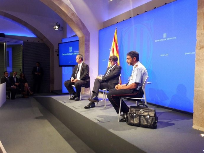 Conseller J.Forn, pte.C.Puigdemont, mayor de Mossos J.L.Trapero