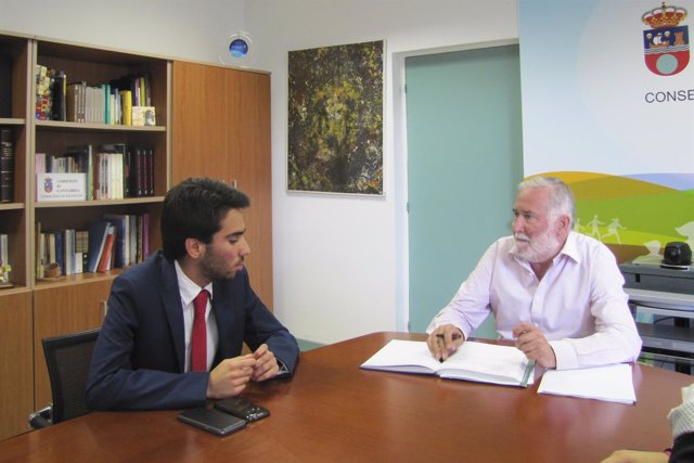 Ruiz se reúne con presidente de la Unión de Estudiantes de Cantabria