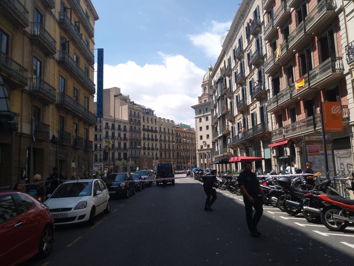 Zona acordonada en Pelai-Pl.Catalunya por falsa alarma