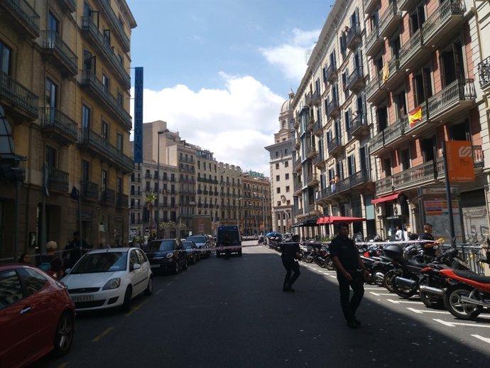 Zona acordonada en Pelai-Pl.Catalunya per falsa alarma