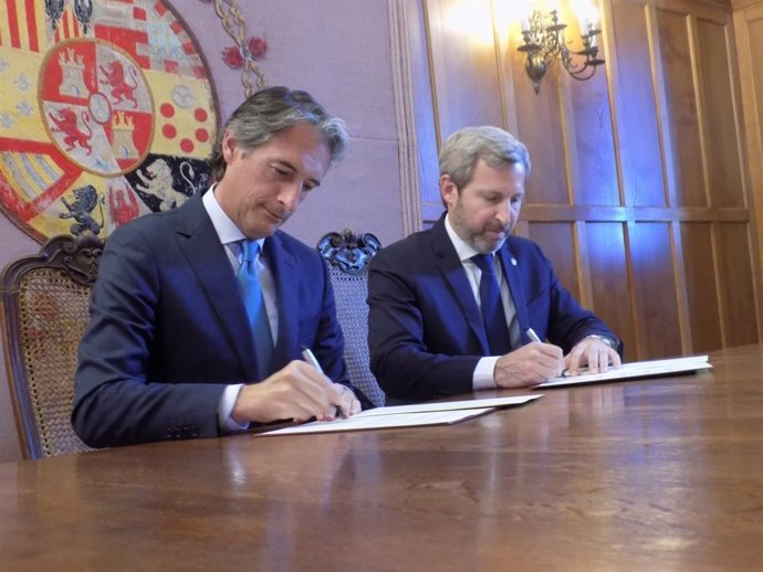 De la Serna y Frigerio firman el acuerdo de colaboración    