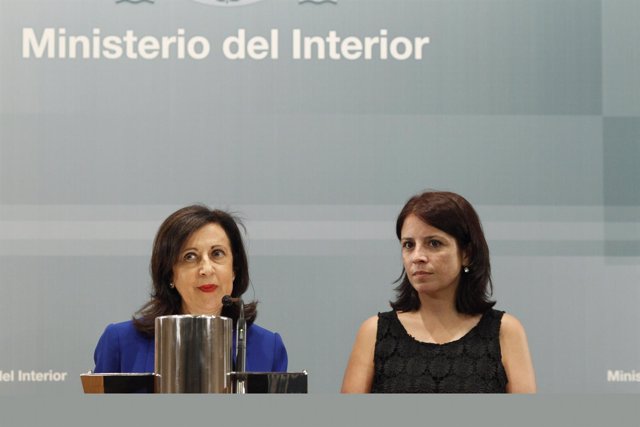 Margarita Robles y Adriana Lastra tras la reunión del pacto antiyihadista