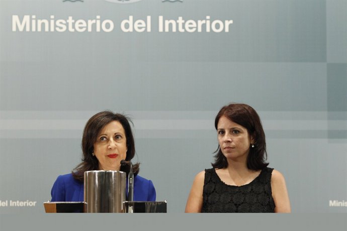 Margarita Robles i Adriana Llastra després de la reunió del pacte antiyihadista