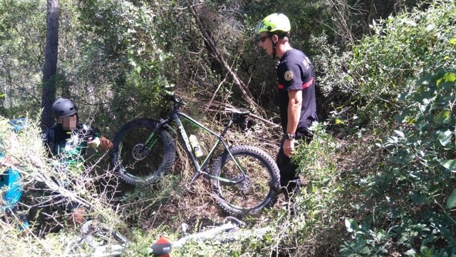 Rescate de dos ciclistas en Enguera