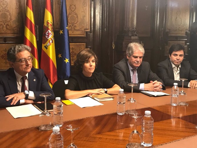 E.Millo, S.Saénz de Santamaría, A.Dastis y G.Pisarello en la reunión