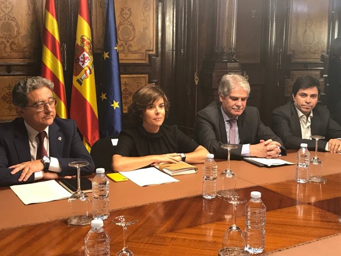 I.Millo, S.Saénz de Santamaría, A.Dastis i G.Pisarello en la reunió