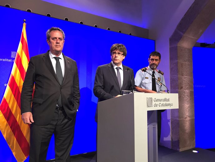 L'conseller J.Forn, el pte.C.Puigdemont i el major dels Mossos J.ll.Trapero